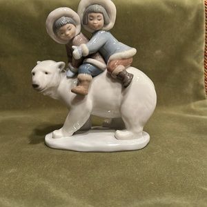 Llardo 5353.  Eskimo riders.